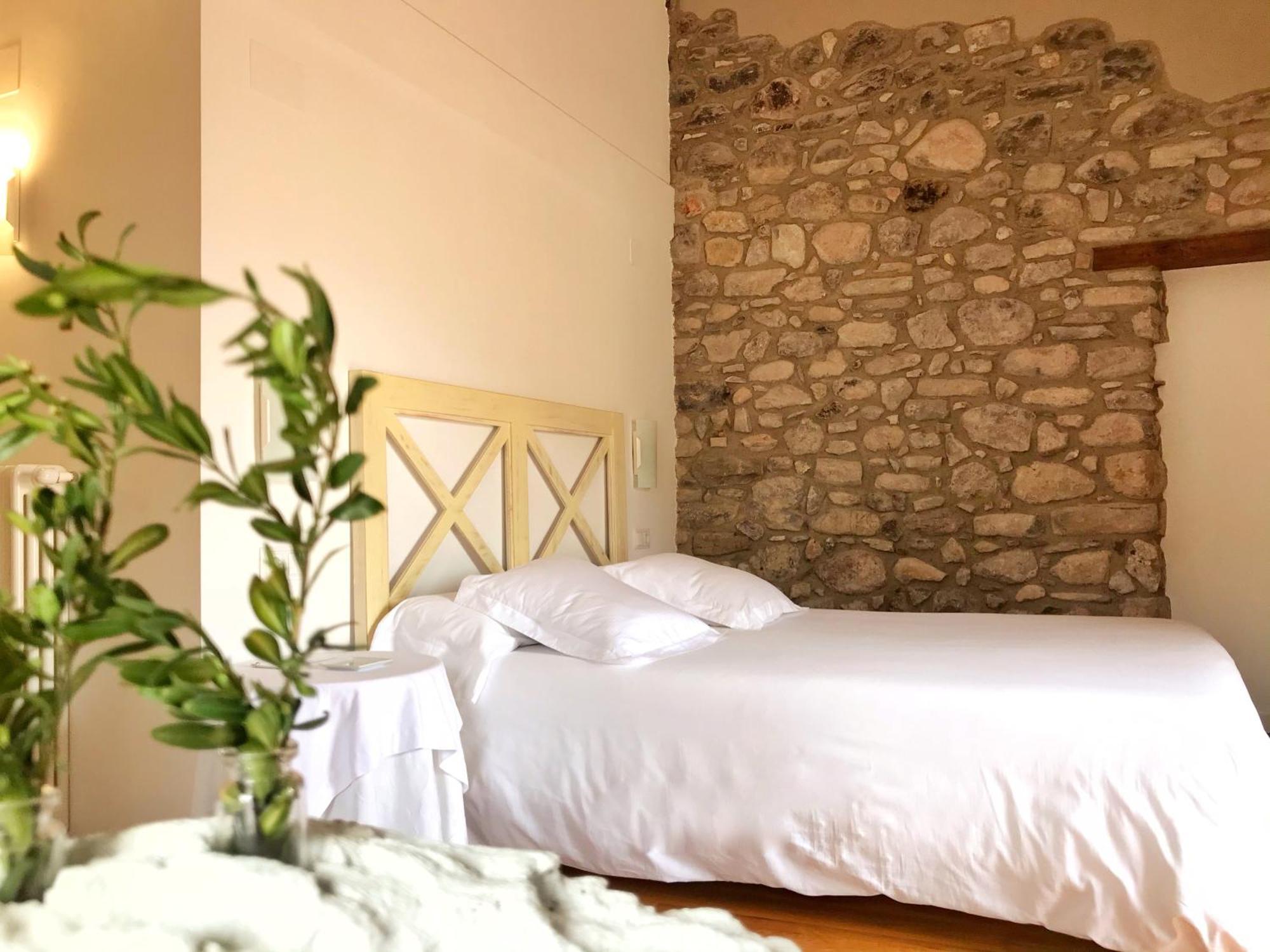El Castell De La Pobla De Lillet (Adults Only)ヴィラ エクステリア 写真